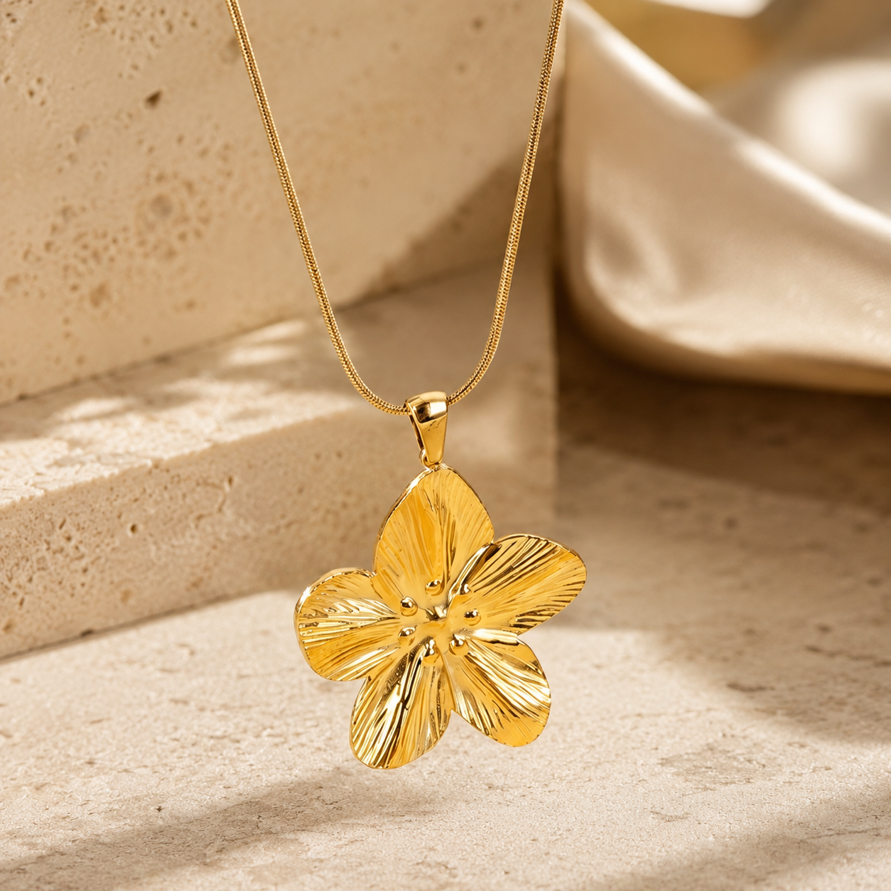 Goldene Blütenkette